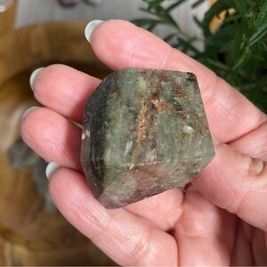 Garden quartz polished crystal gem geometric Freeform shape